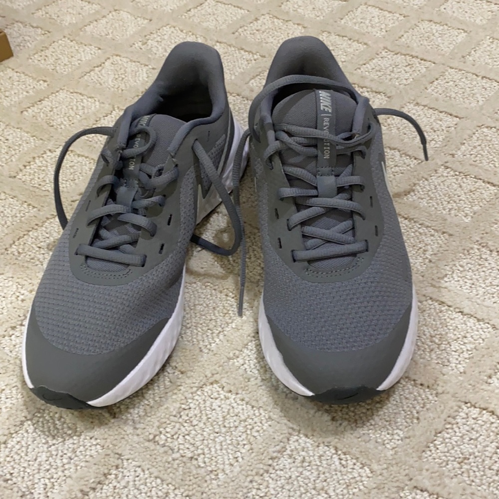 Nike size 6Y tennis shoes